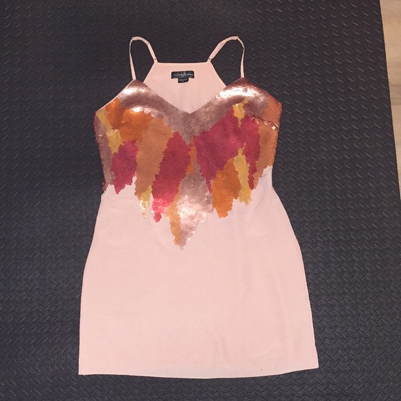 Guess by Marciano Dresses & Skirts - EUC Marciano cocktail dress 👗